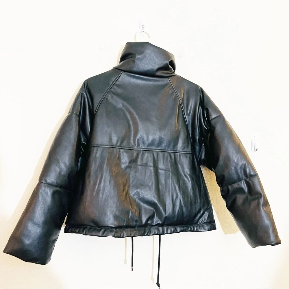 Topshop Faux Leather Cropped Puffer Jacket Women Size 2 Color Black Pockets - Picture 4 of 16
